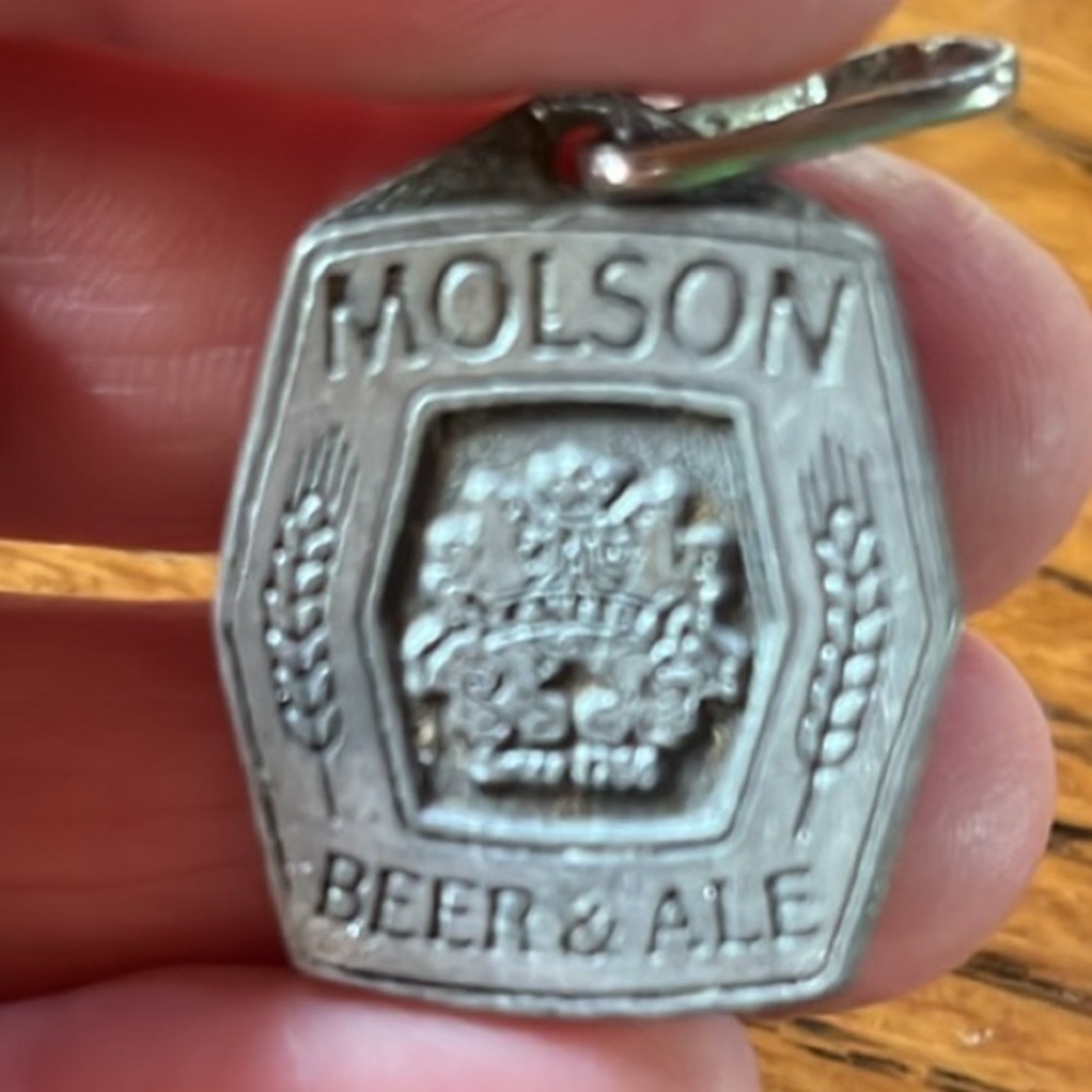 Molson beer and ale zipper pull vintage 1990 Molson ski challenge